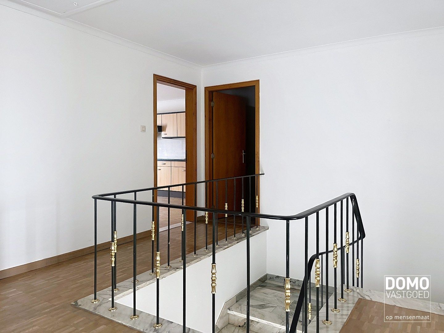 Commercieel gelegen handelspand met inclusief bovenliggend appartement te Kermt. foto 20