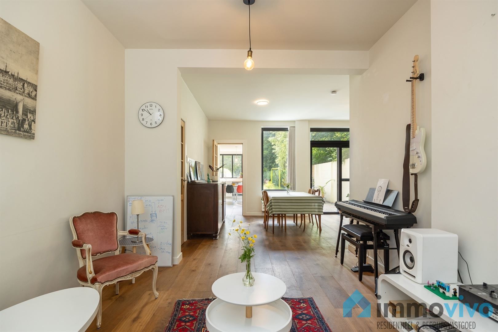 Ruime gerenoveerde woning met 4 slaapkamers op 615 m² foto 9