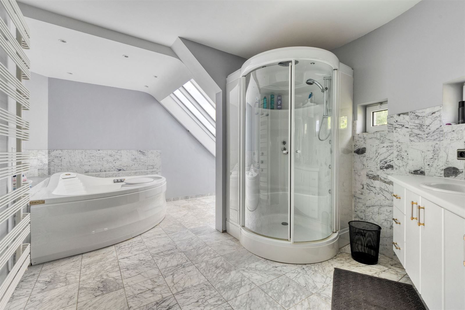 Ruime villa te huur op rustige locatie foto 24