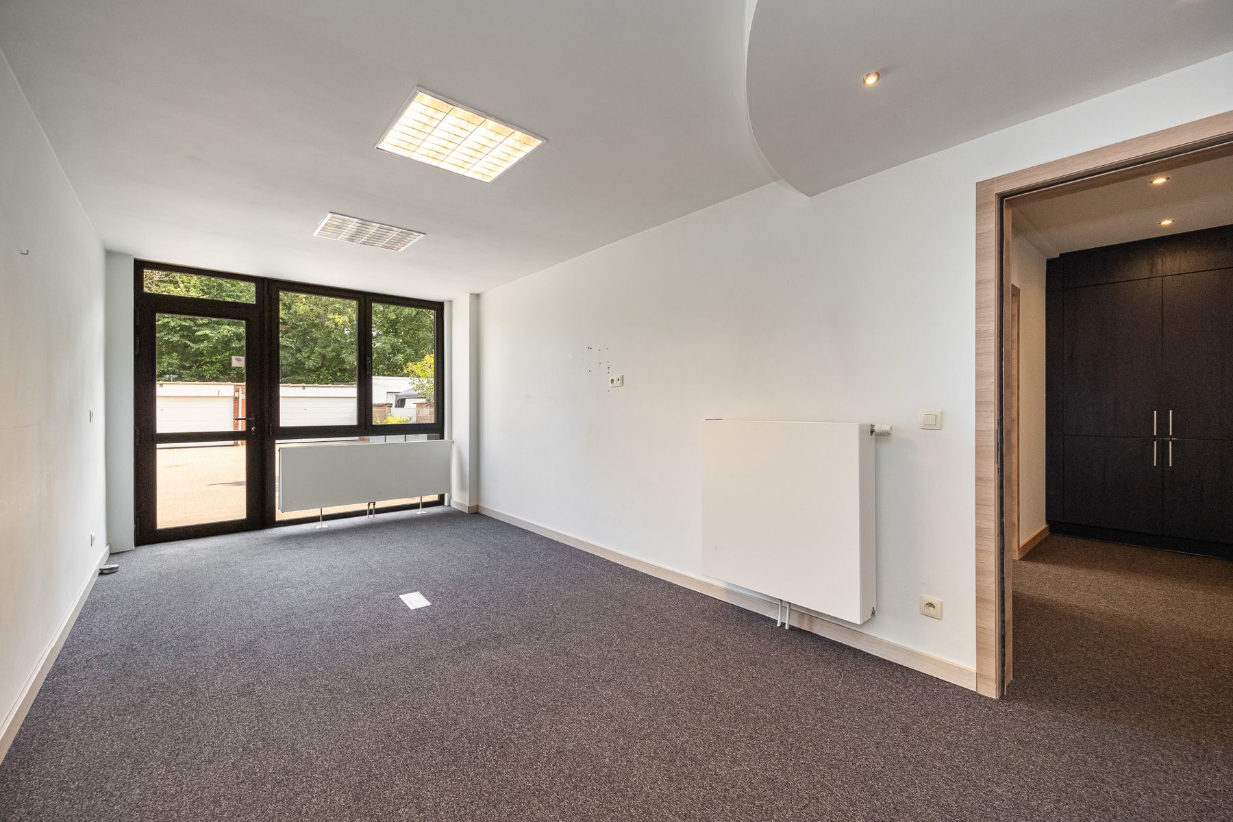 Kantoorgebouw met 2 garages en gunstig EPC nabij Antwerpen centrum en Antwerpse haven! foto 10