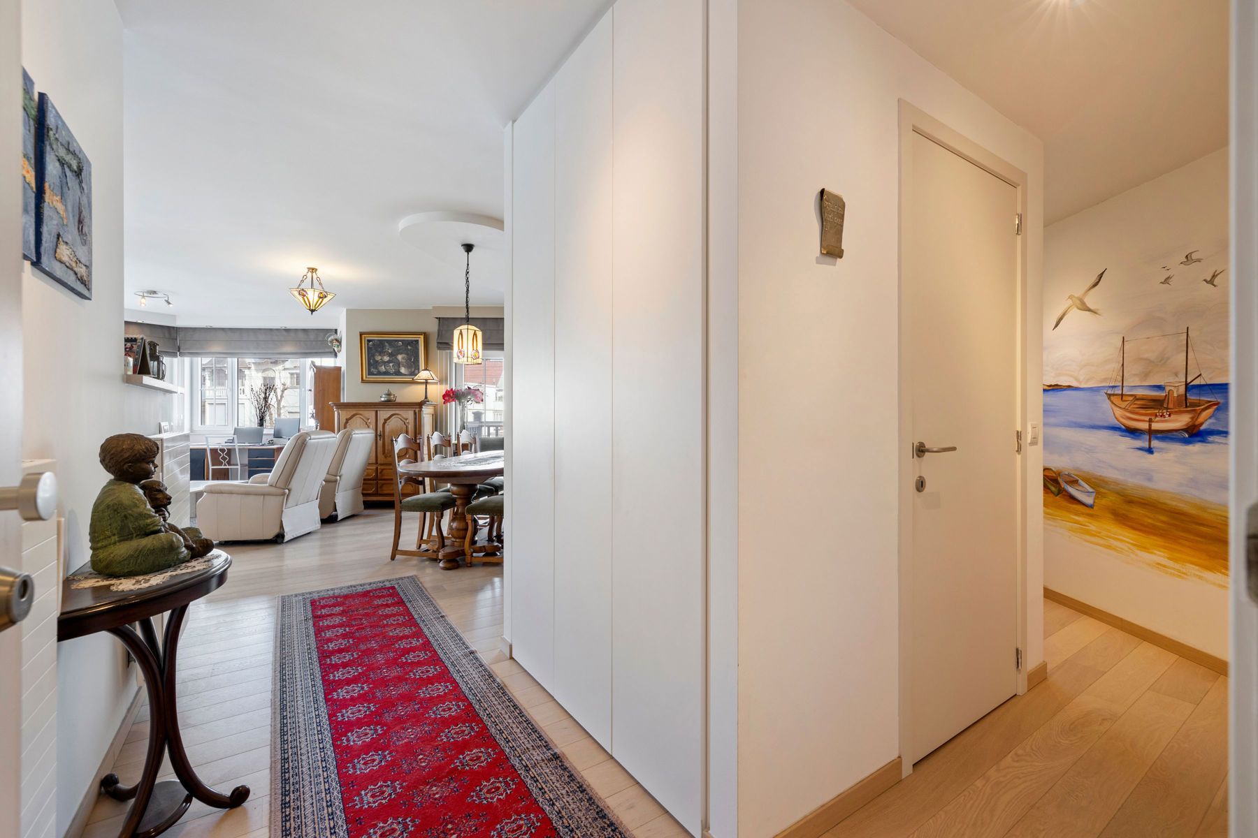 Ruim 2 slaapkamer appartement (2 badkamers) MET privé garage foto 8