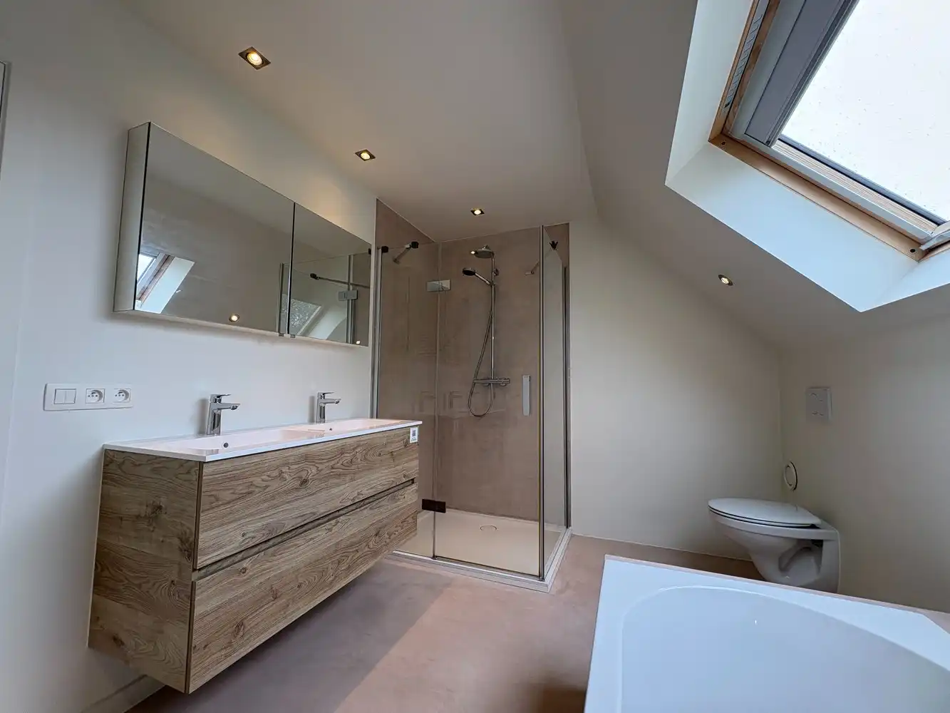 Alleenstaande woning met drie slaapkamers foto 13