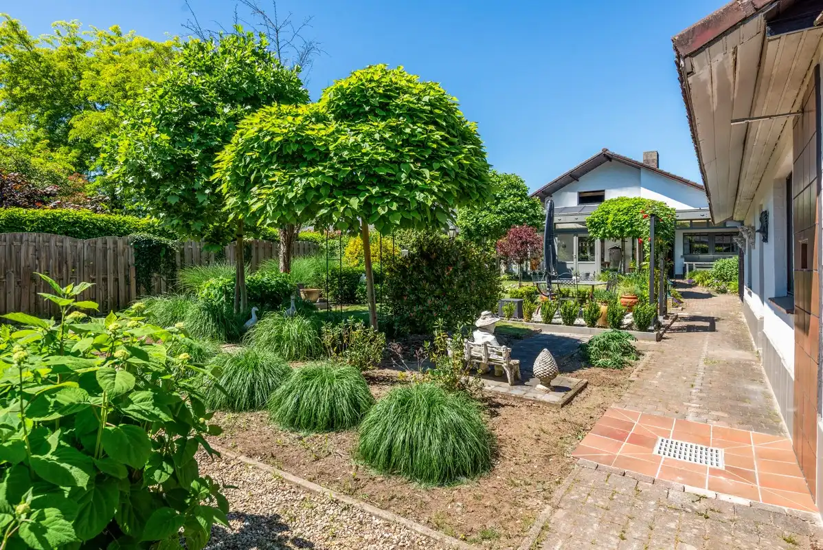 Gelijkvloerswoning met 3 - 4 slaapkamers, garage & prachtig omheinde tuin. foto 20