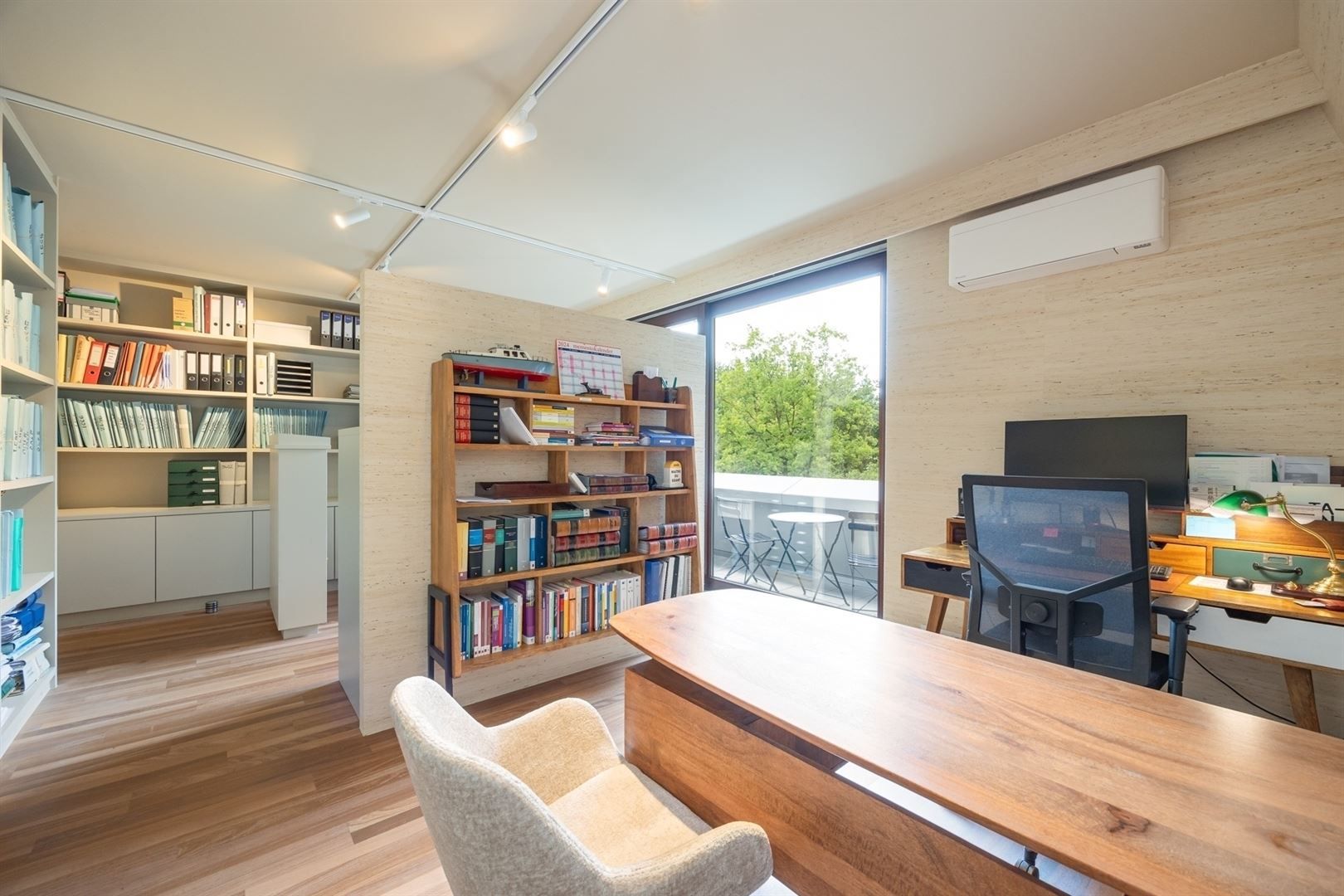 Smaakvol gerenoveerd zeer ruim appartement 250m² bij Koningshof-Schotenhof. foto 17