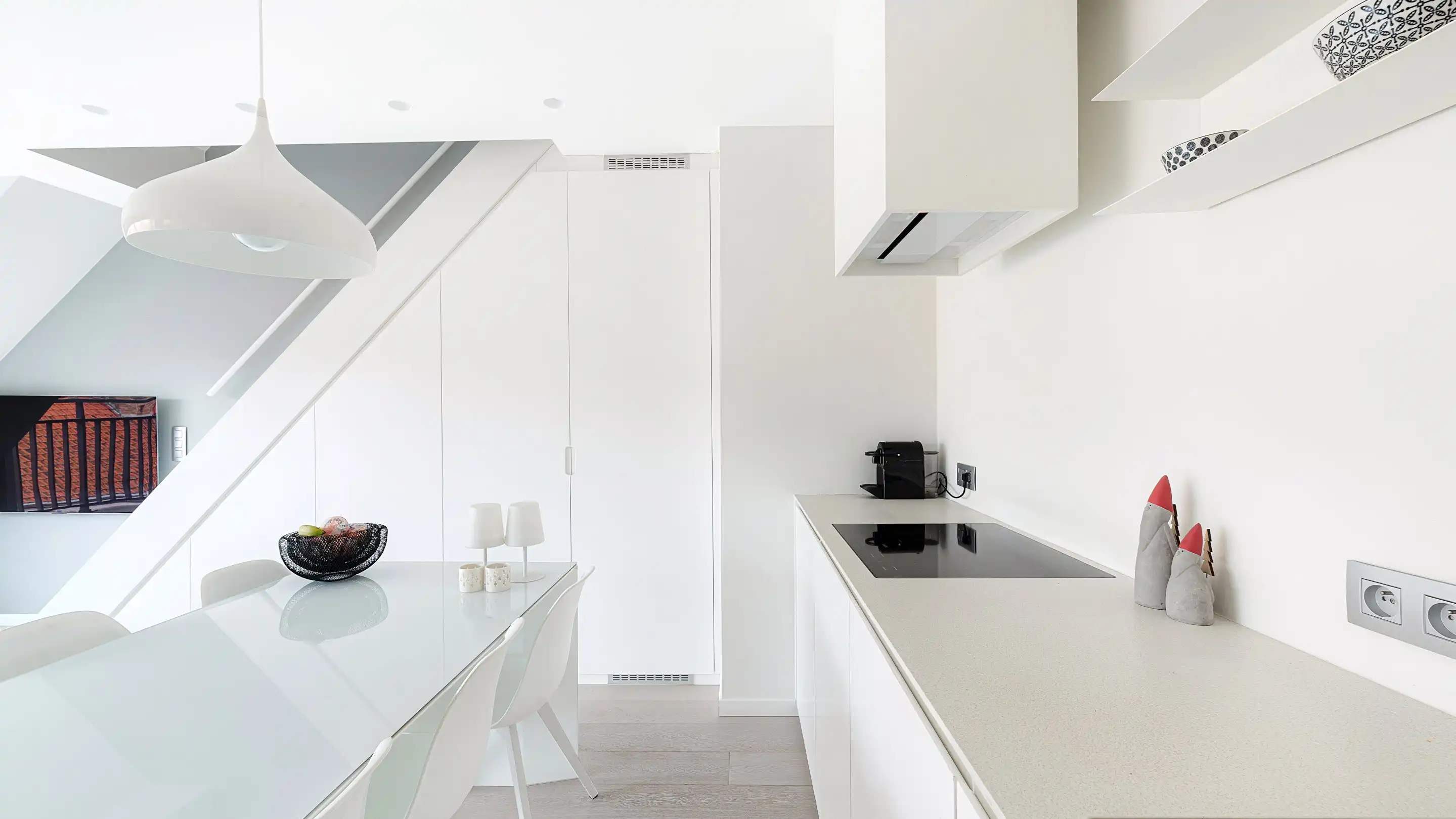 Zeer recent en mooi  duplex dakapp. in perfecte staat  met groot zuidgericht terras dichtbij de Lippenslaan. foto 10