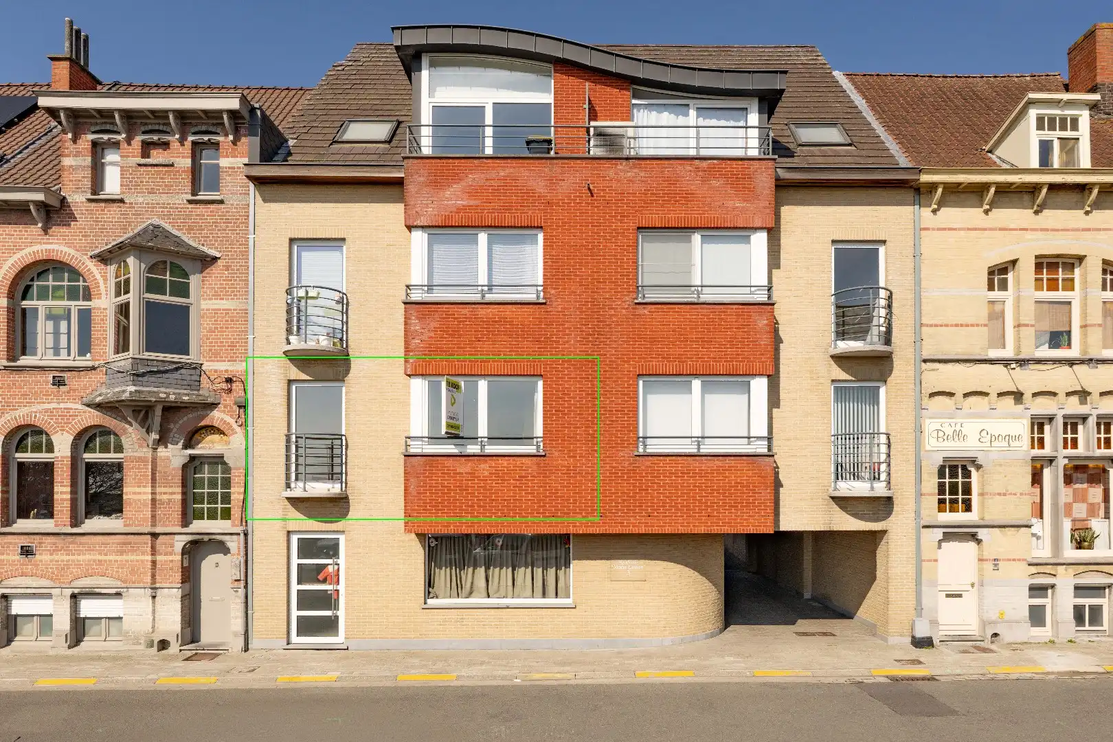 CENTRAAL GELEGEN APPARTEMENT (2003) MET 2 SLPKS | GARAGE foto 2