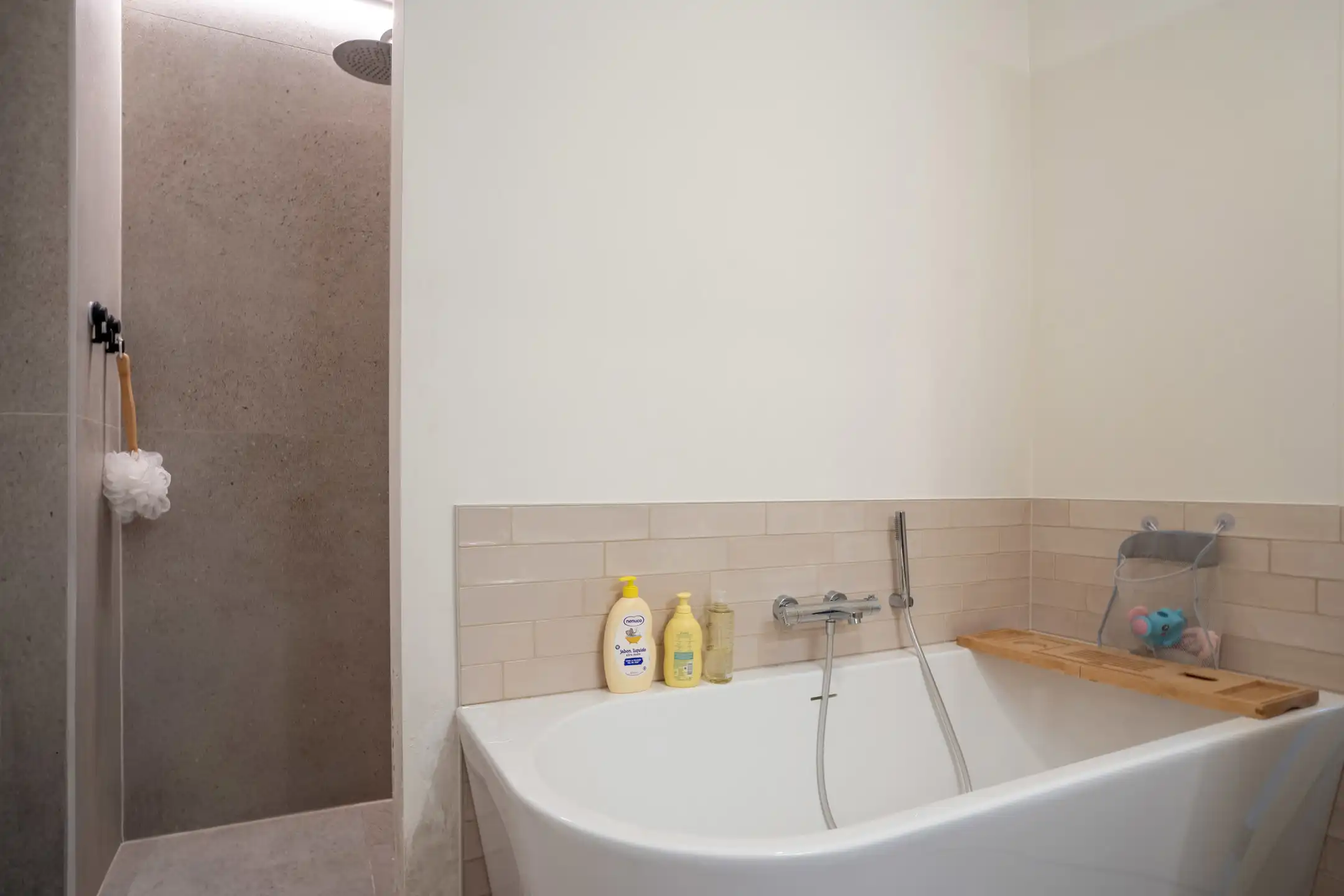 Knap en licht appartement op de 2e verd. met 2 terrassen foto 27