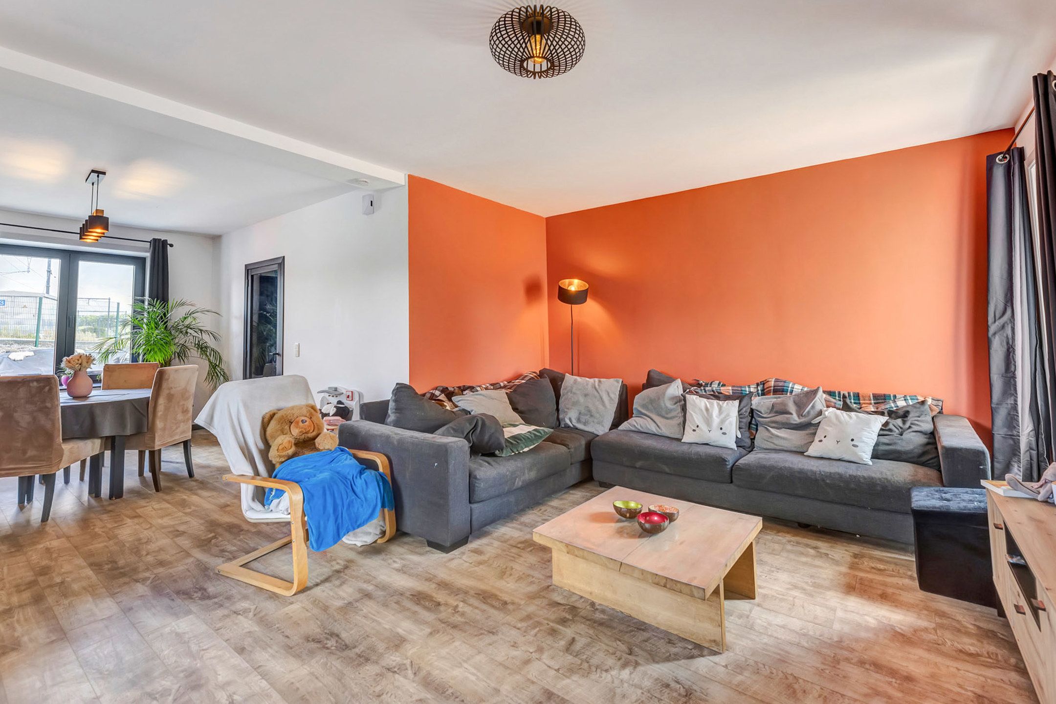 Instapklare woning met garage en ruime tuin foto 6