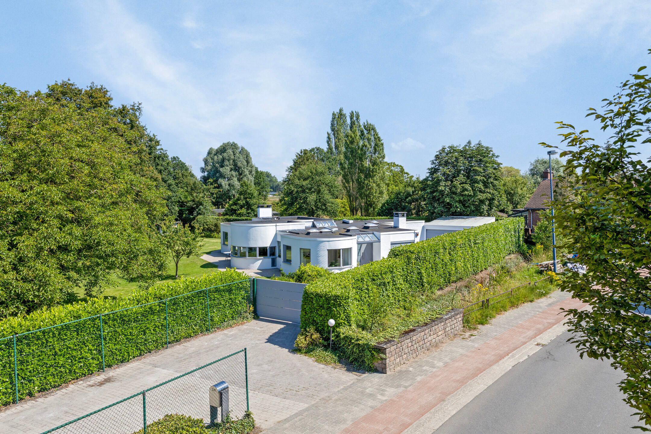 VILLA  MET  GROTE  TUIN foto 2