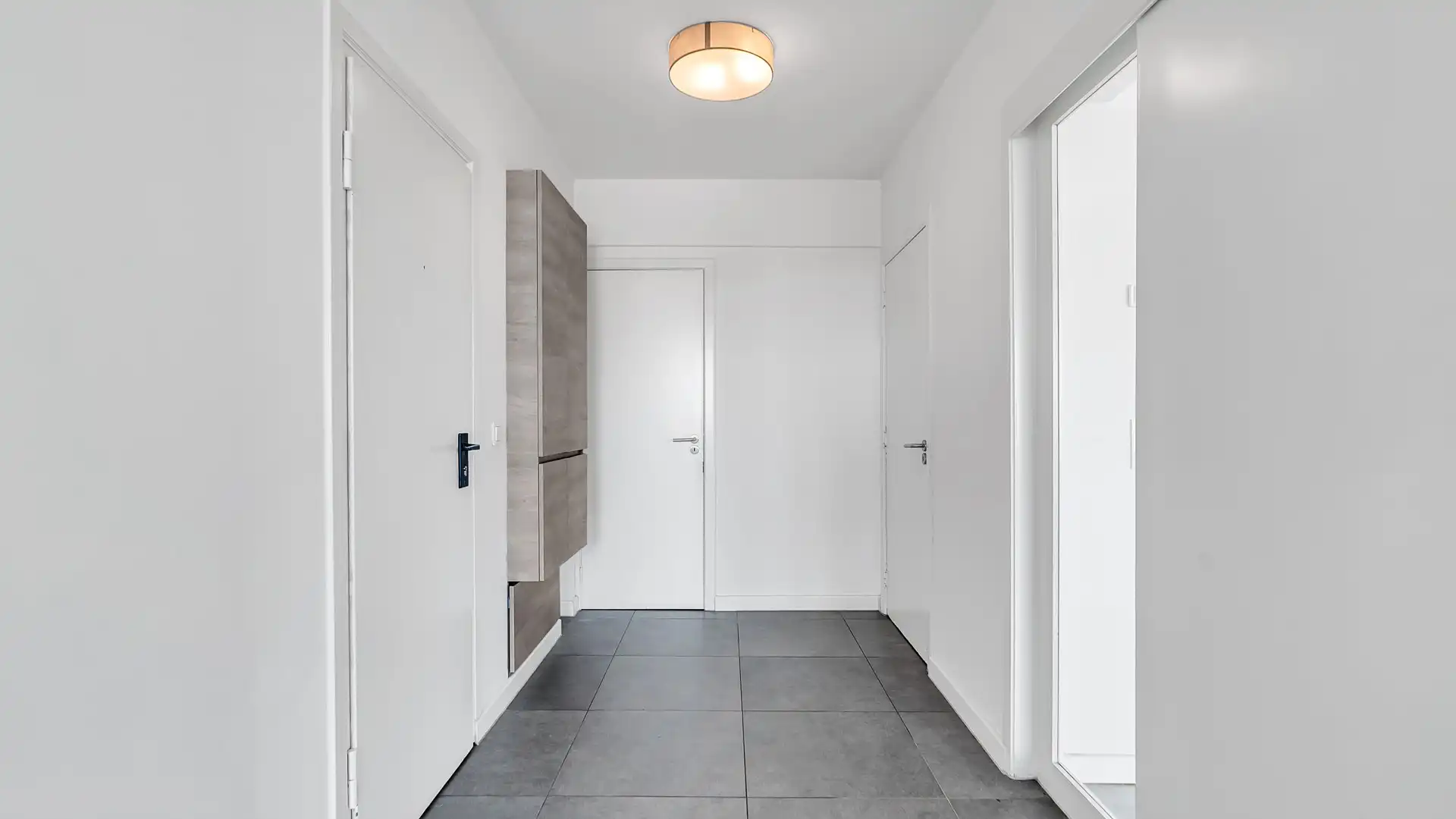 Instapklaar appartement met 2 slaapkamers in het centrum van Genk foto 3