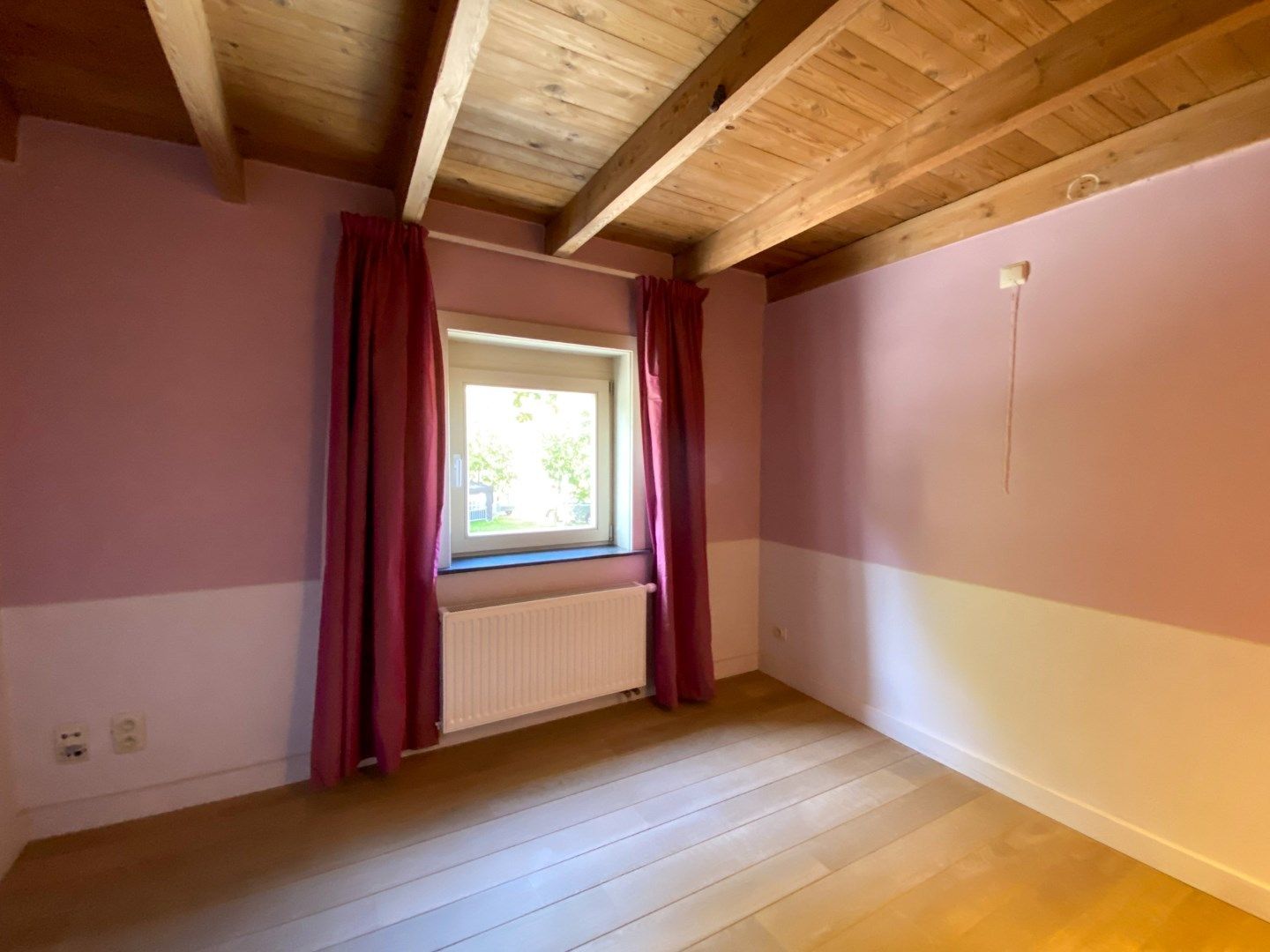 Charmante woning met 4 slaapkamers, tuin en ruime garage. foto 12