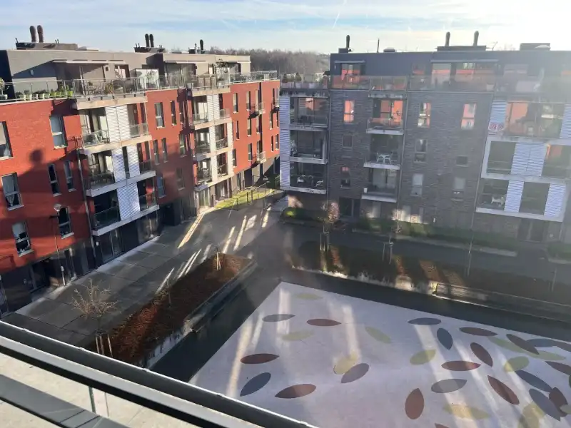 Lichtrijk twee slaapkamer appartement met autostaanplaats foto 12