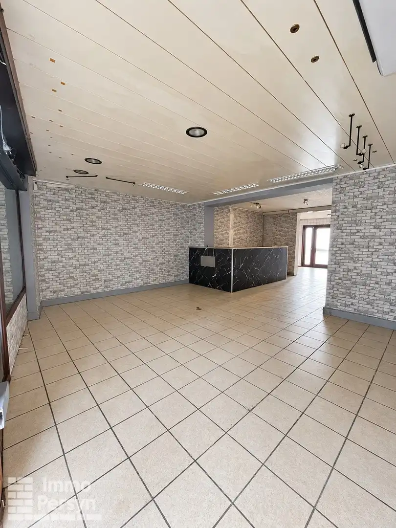 Handelspand (800m²!) + woonst (220m²) + Buitenruimte (600m2) foto 3