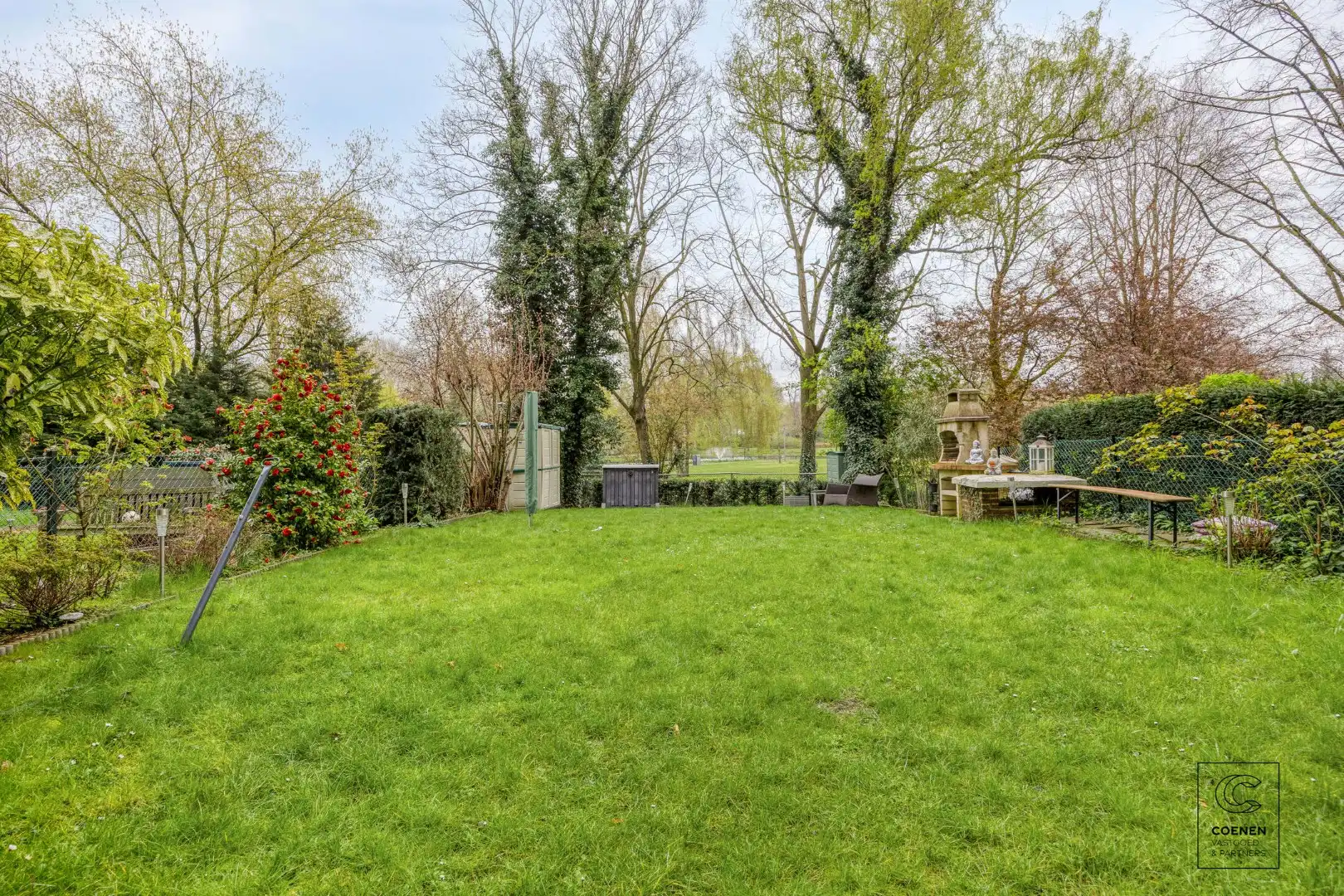 Ruim appartement met 3 slpk en schitterende tuin te Merksem! foto 13