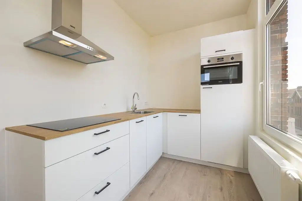 Verhuurd Handelspand en gerenoveerd appartement foto 9