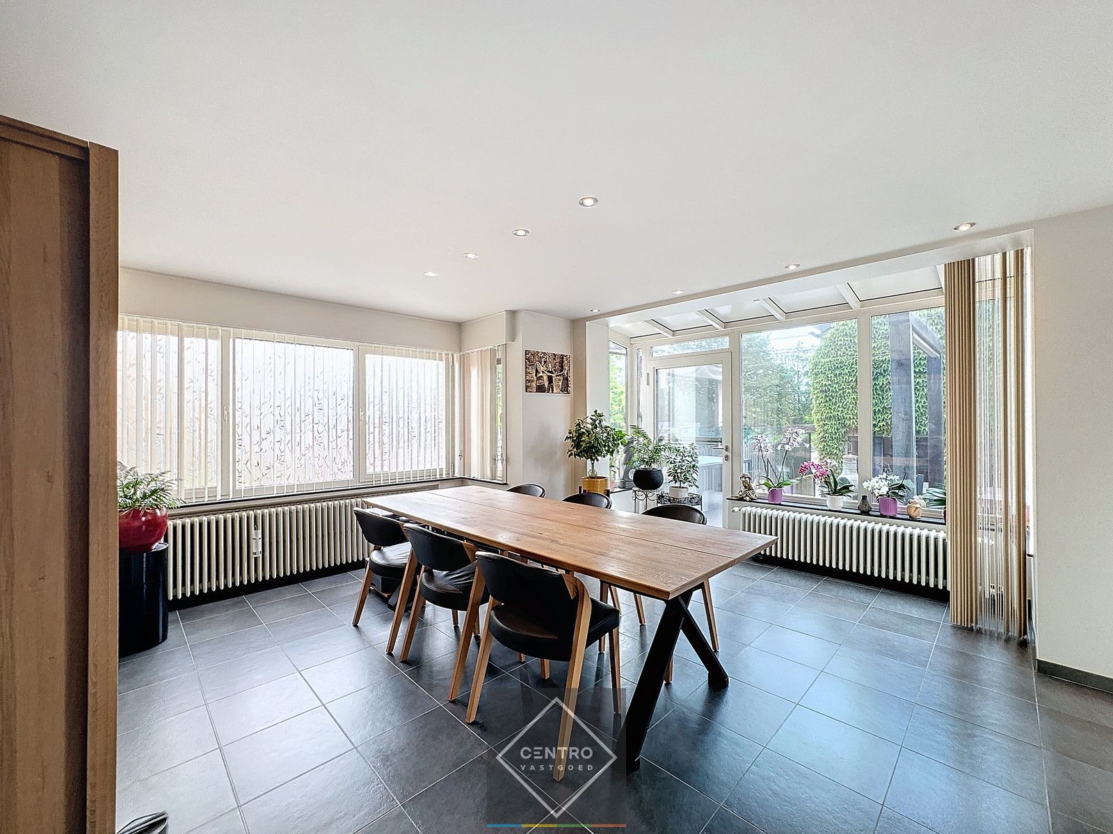 Instapkare woning met bedrijfsgebouwen te Houthulst! foto 8