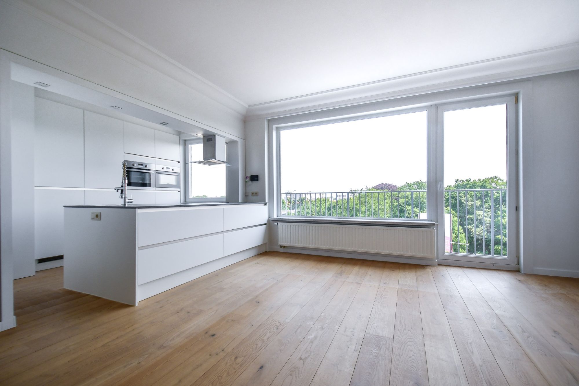 RUIM WOONAPPARTEMENT met PANORAMISCH ZICHT, 2 SLPKS en 2 TERRASSEN foto 2