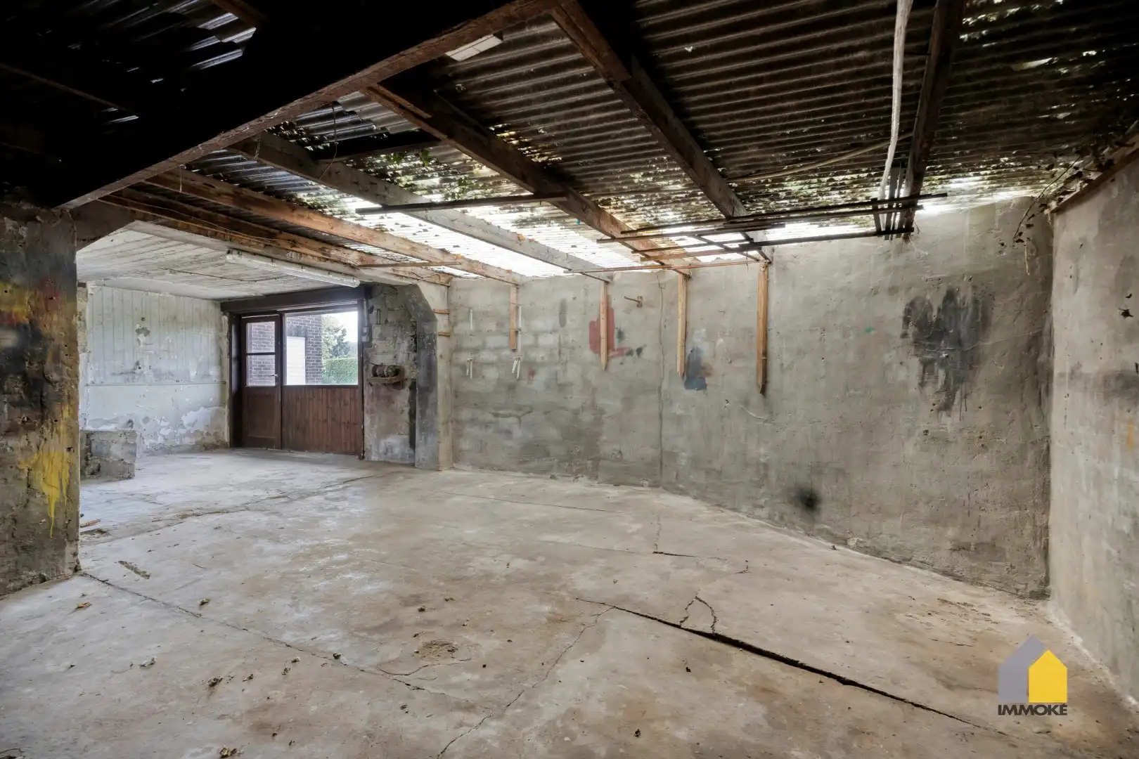 Te renoveren woning met 3 slpks op een perceel van 6 a 44 ca. foto 27