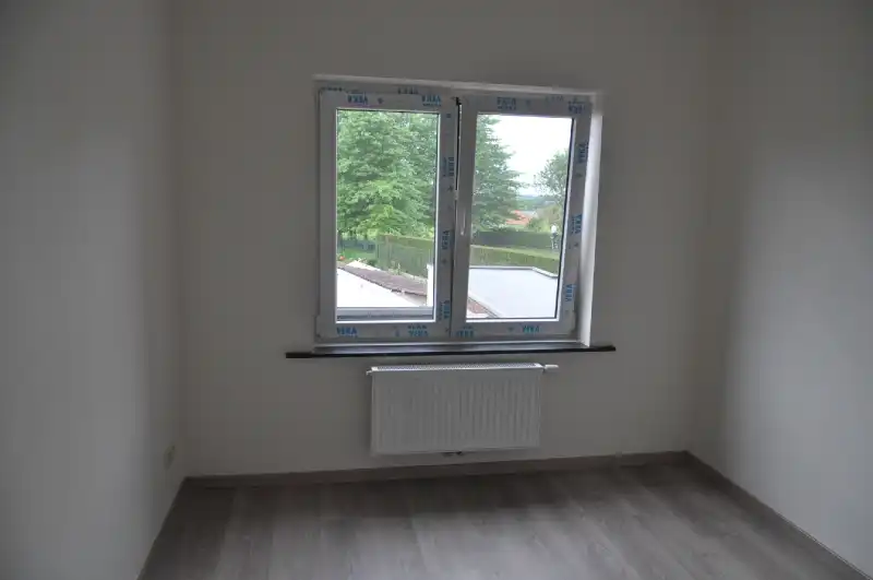 Volledig gerenoveerde woning met 3 slaapkamers en ruime privé-tuin. foto 8