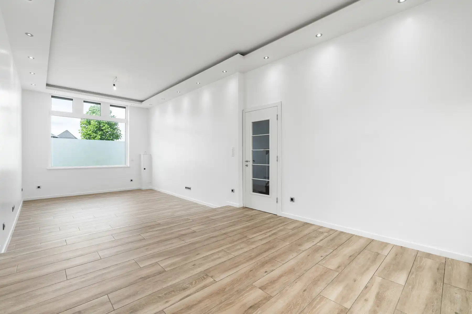 Verrassend ruime grotendeels al gerenoveerde woning, 4 slpks foto 5