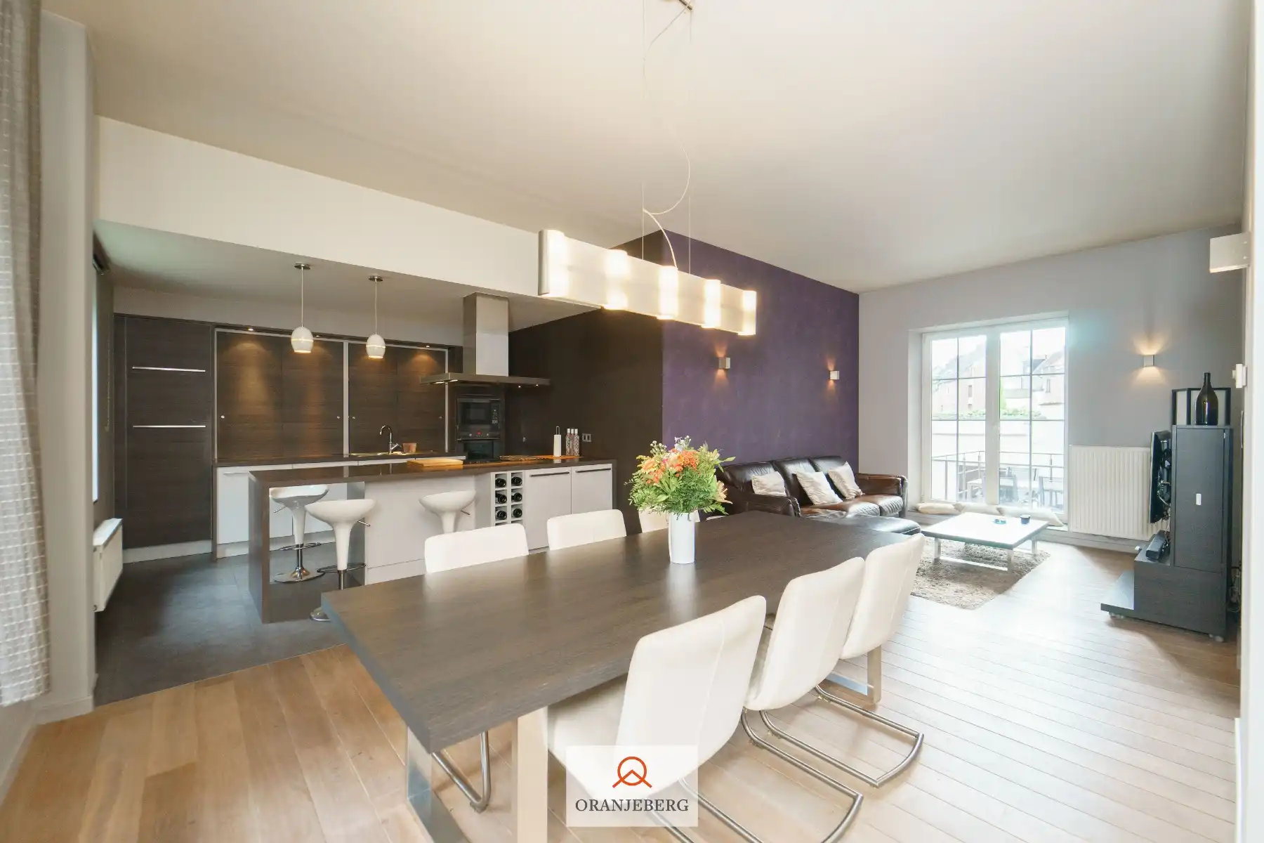 Leuke woning tussen Prinsenhof en Begijnhof aan het water foto {{pictureIndex}}