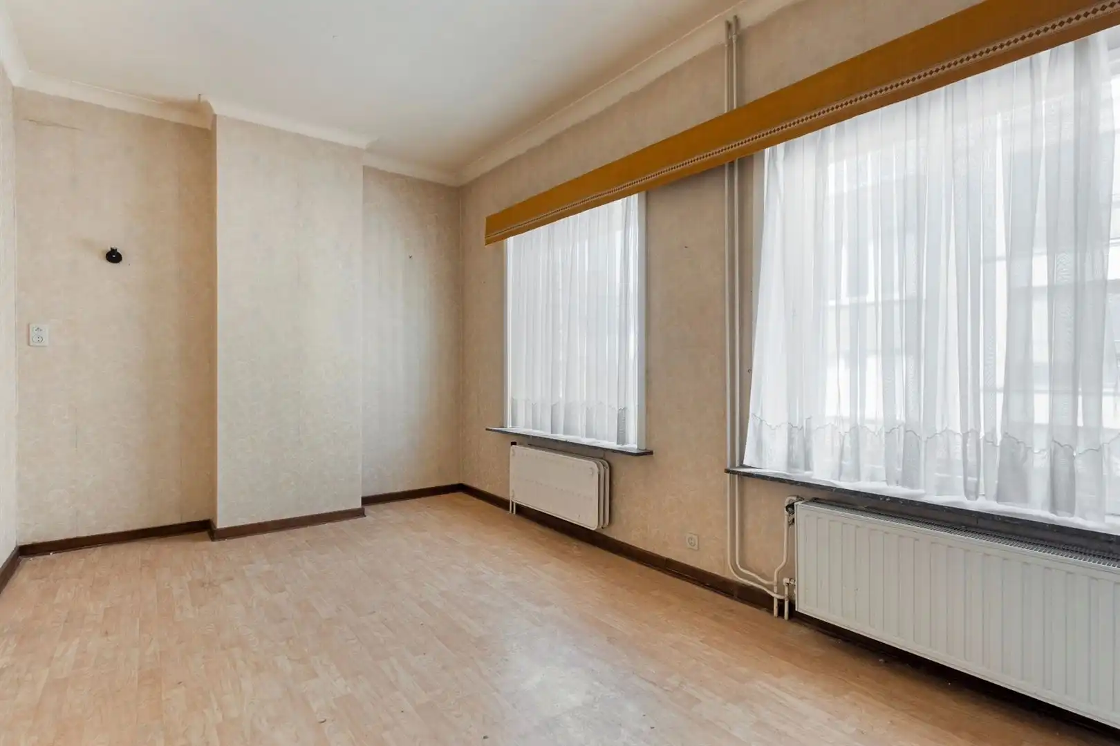Te renoveren bel-étage met garage en 4 slaapkamers gelegen aan het station van Gent. foto 16