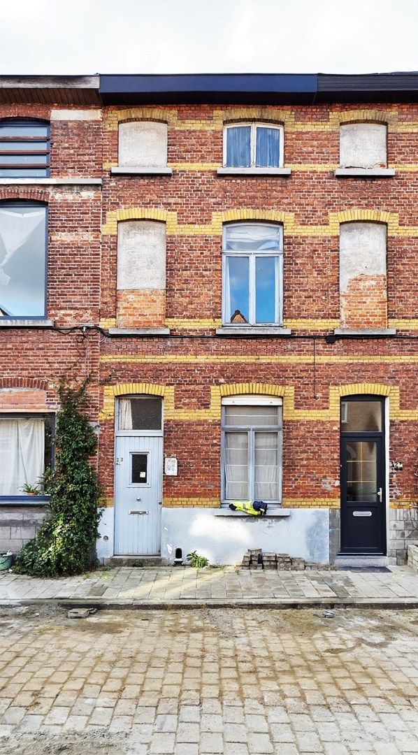 Grondig te renoveren woning maar ! GEEN RENOVATIEPLICHT ! Ideale starterswoning / investeringspand te Gent foto 8