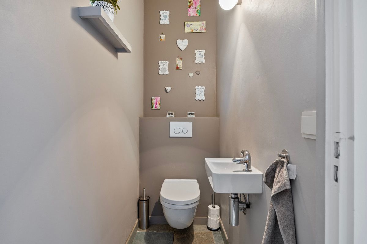TIJDLOZE PAREL IN HET GROEN - STIJLVOL GERENOVEERDE VRIJSTAANDE WONING MET PRAKTIJK- OF BUREAURUIMTE OP RUIM PERCEEL VAN 13A31CA. foto 18