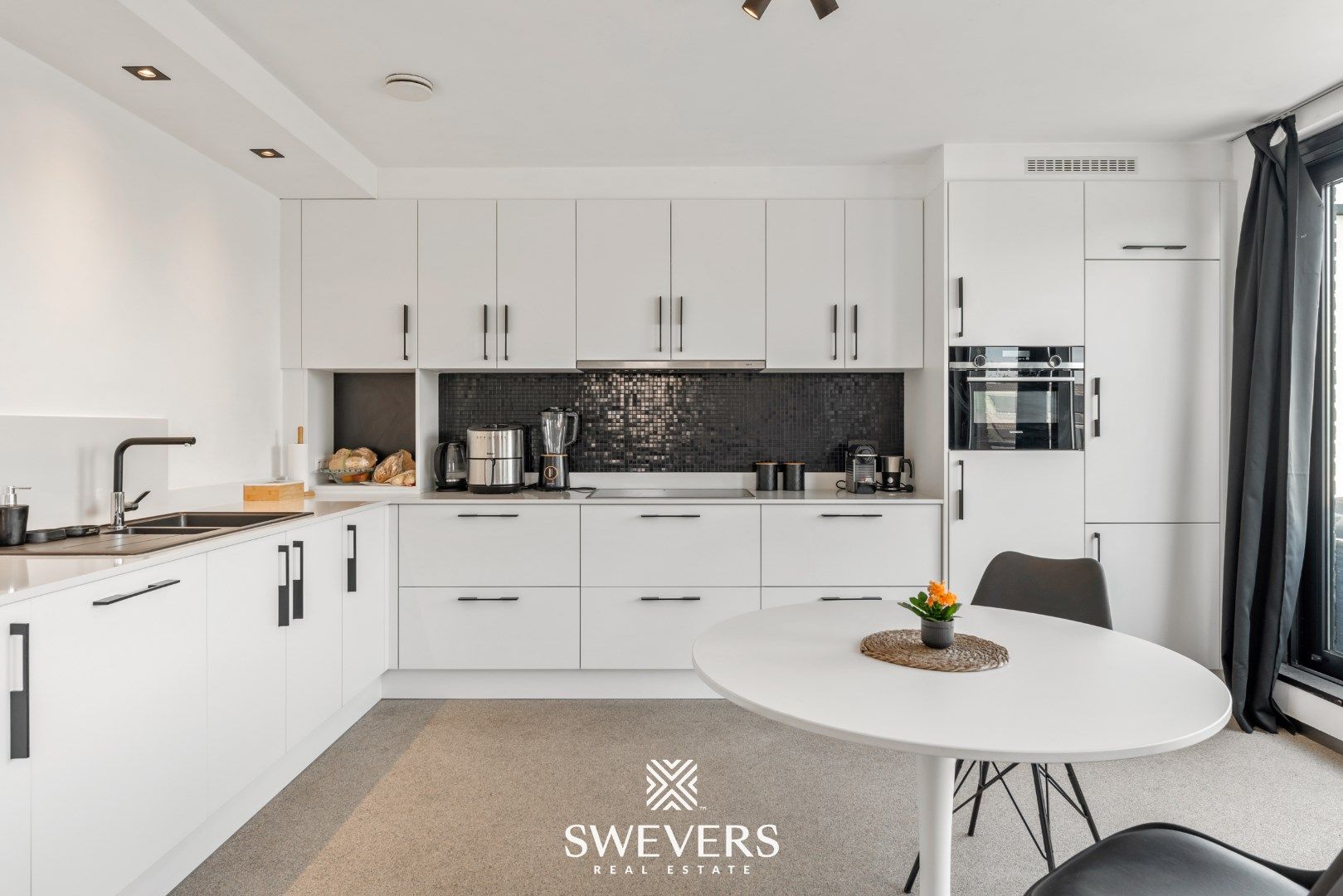 Instapklaar appartement met groot terras in hartje Tongeren foto 6