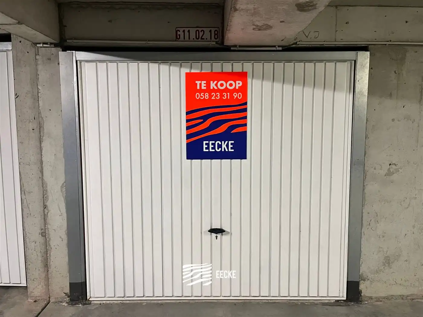 Parking - gesloten garagebox foto {{pictureIndex}}