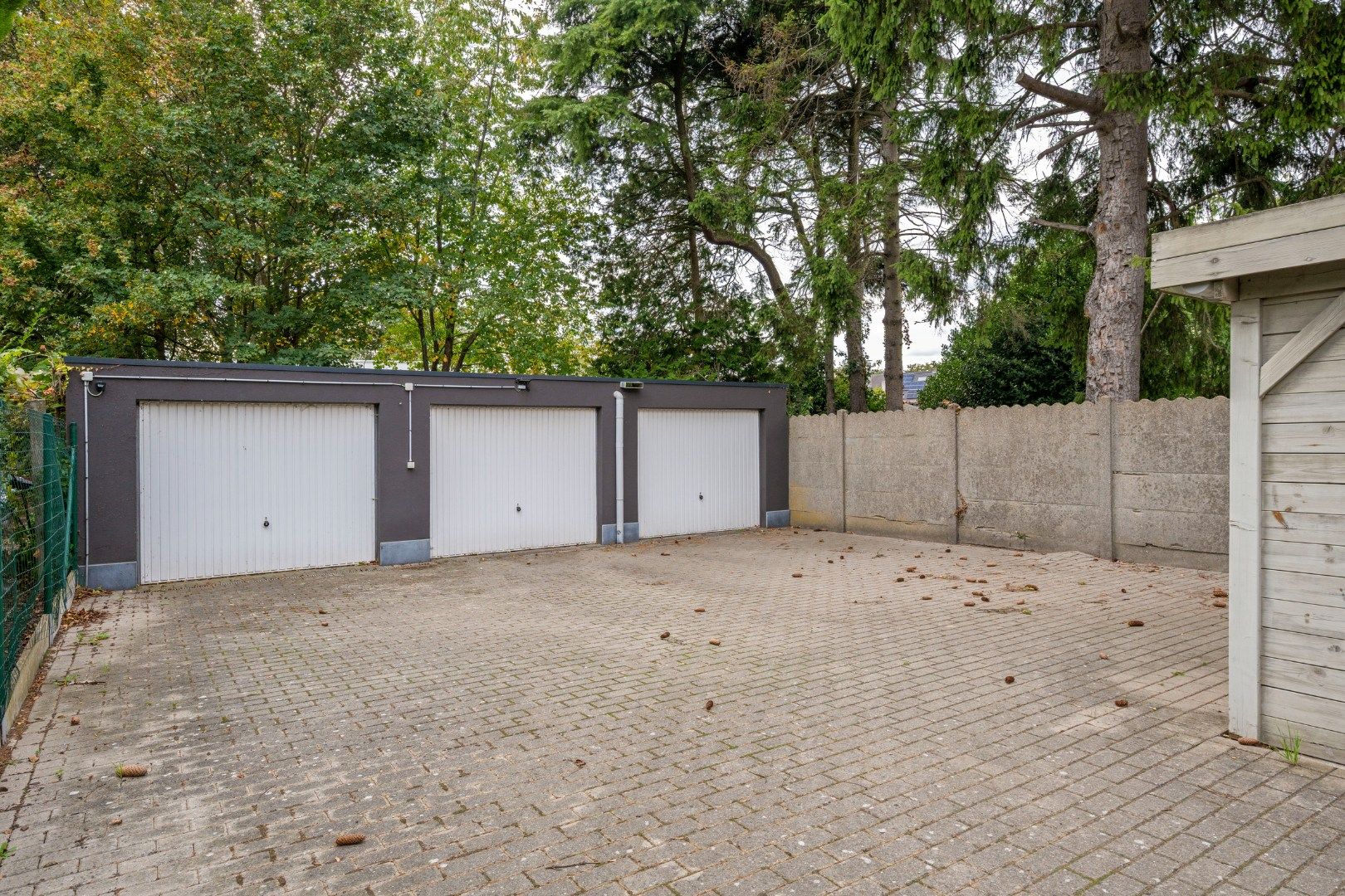 Licht op te frissen appartementsgebouw met 3 appartementen en 3 garageboxen op TOP-ligging te St-Amandsberg foto 3