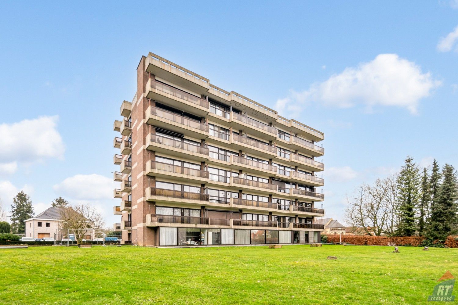 Gunstig gelegen appartement met 2 slaapkamers en een autostaanplaats foto {{pictureIndex}}