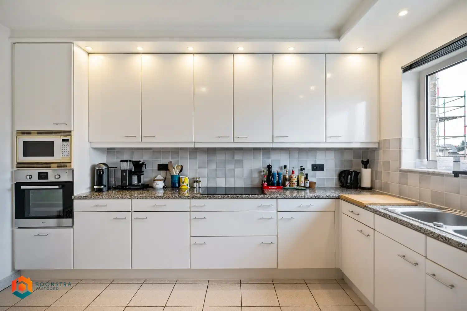 Ruim 3 slpkr app met terras, autostaanplaats en 2 garages foto 12