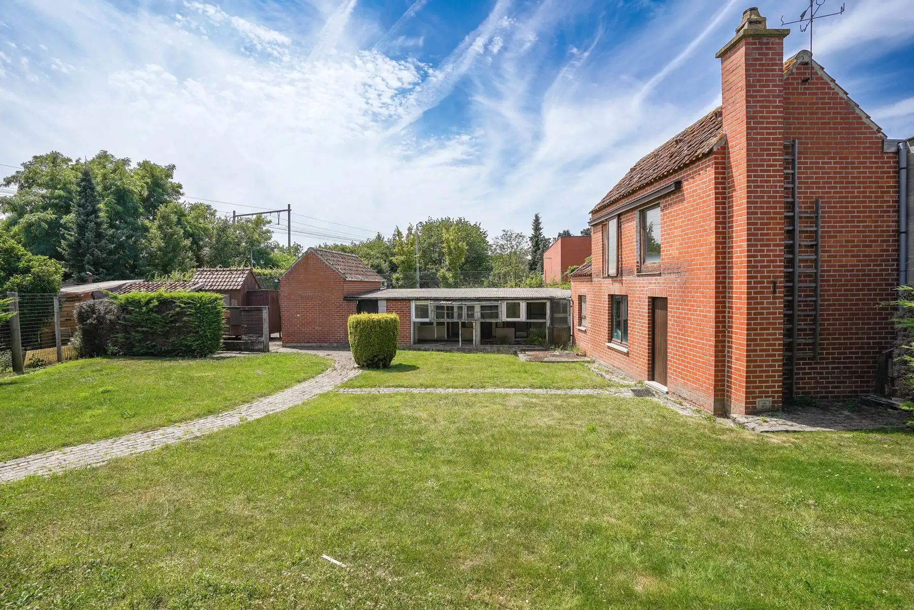 Te renoveren, vrijstaande woning op een perceel van 1070 m² foto 32