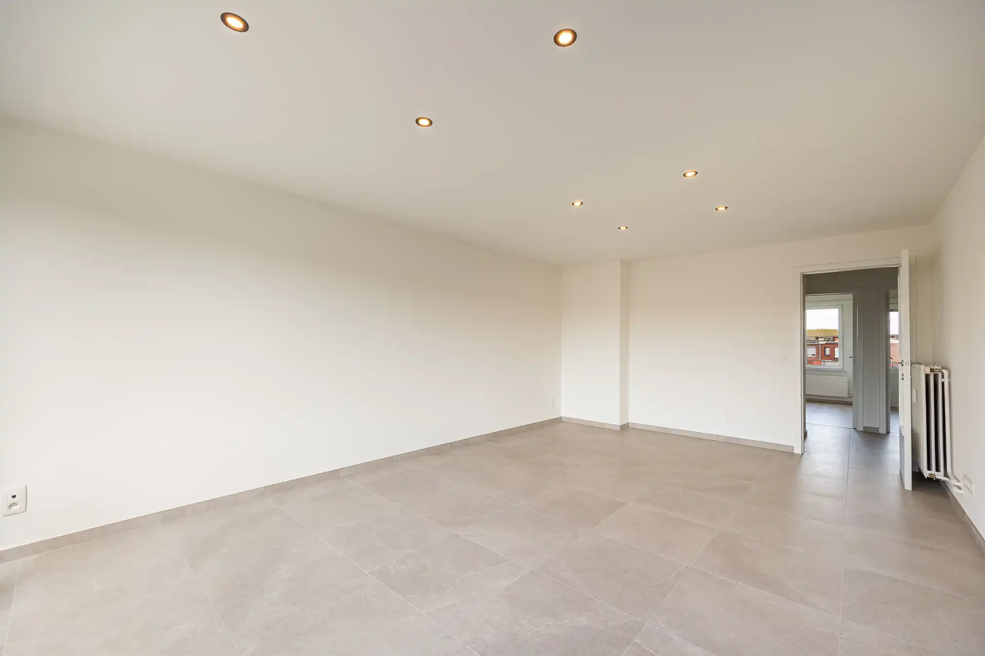 Prachtig gerenoveerd appartement met 2 slaapkamers. foto 8