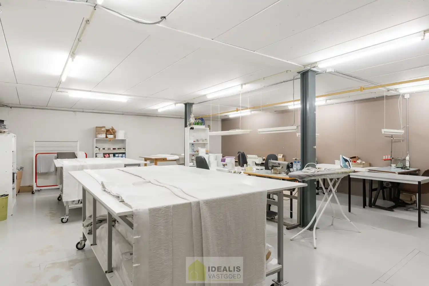 INSTAPKLARE HANDELSRUIMTE VAN MAAR LIEFST +- 410M² MET RIANTE WONING OP SCHITTERENDE COMMERCIËLE ZICHTLOCATIE!! foto 28