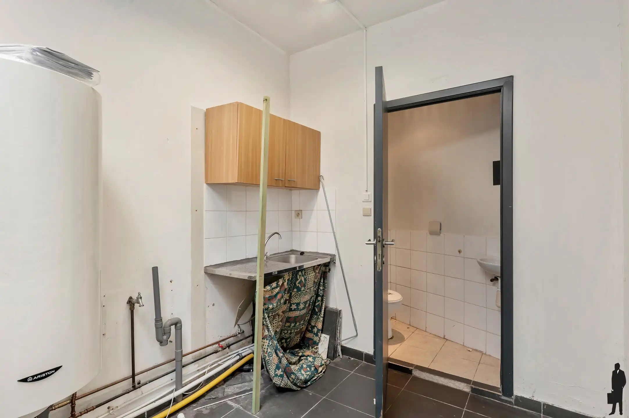 Handelsgelijkvloers met gerenoveerde triplex in het centrum! foto 7