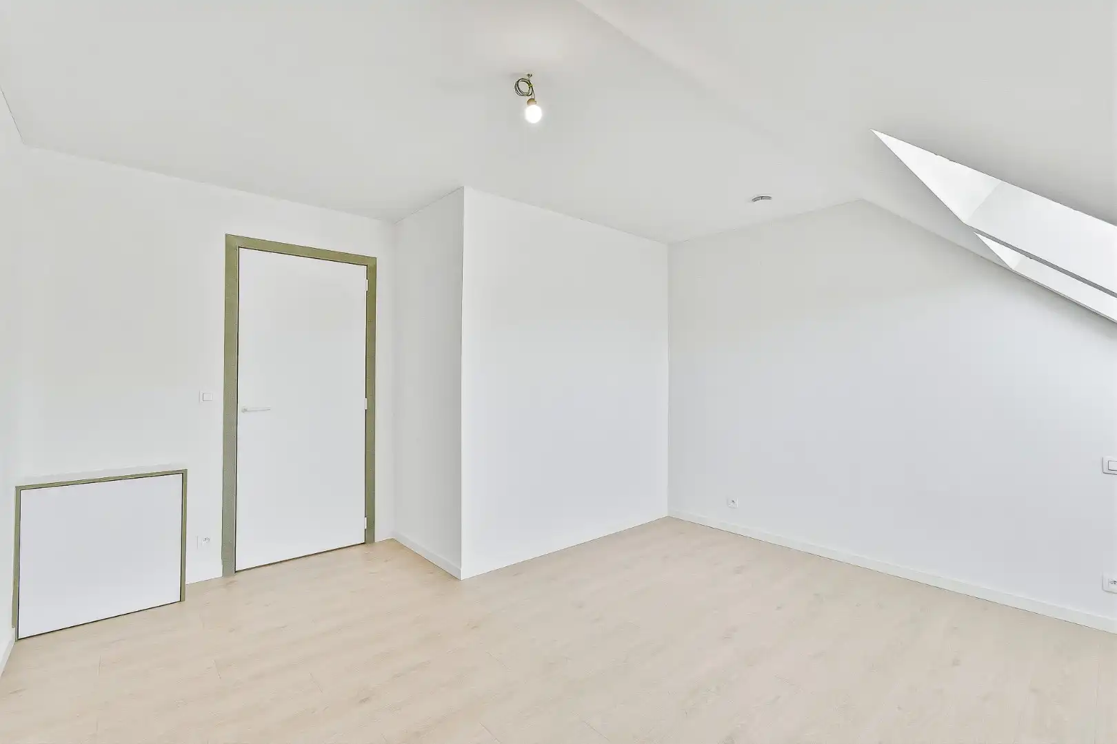 Gezinswoning met drie slaapkamers op goeie locatie foto 20