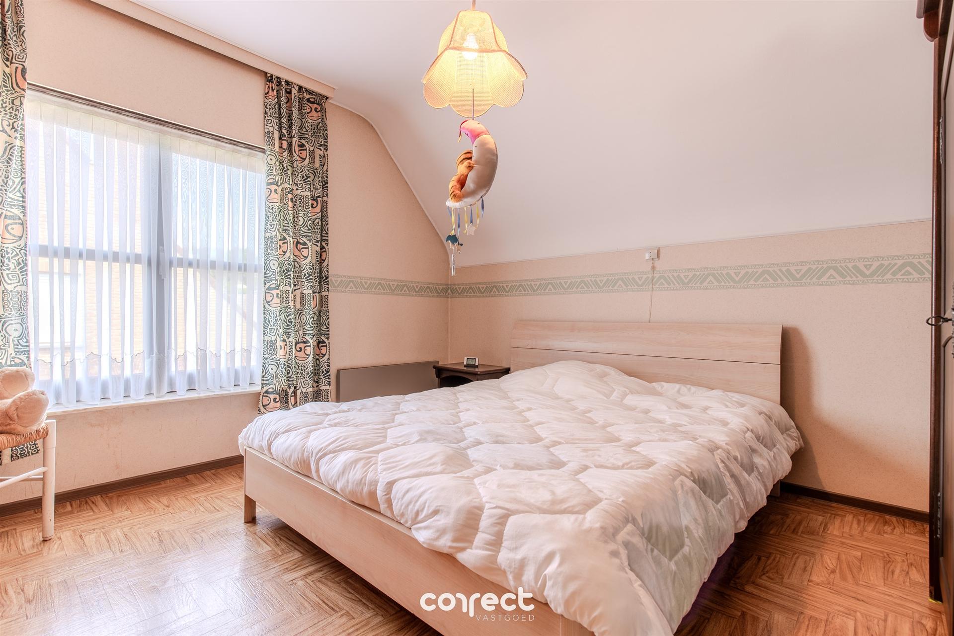 Rustig gelegen open bebouwing met ruime tuin en 4 slaapkamers. foto 10