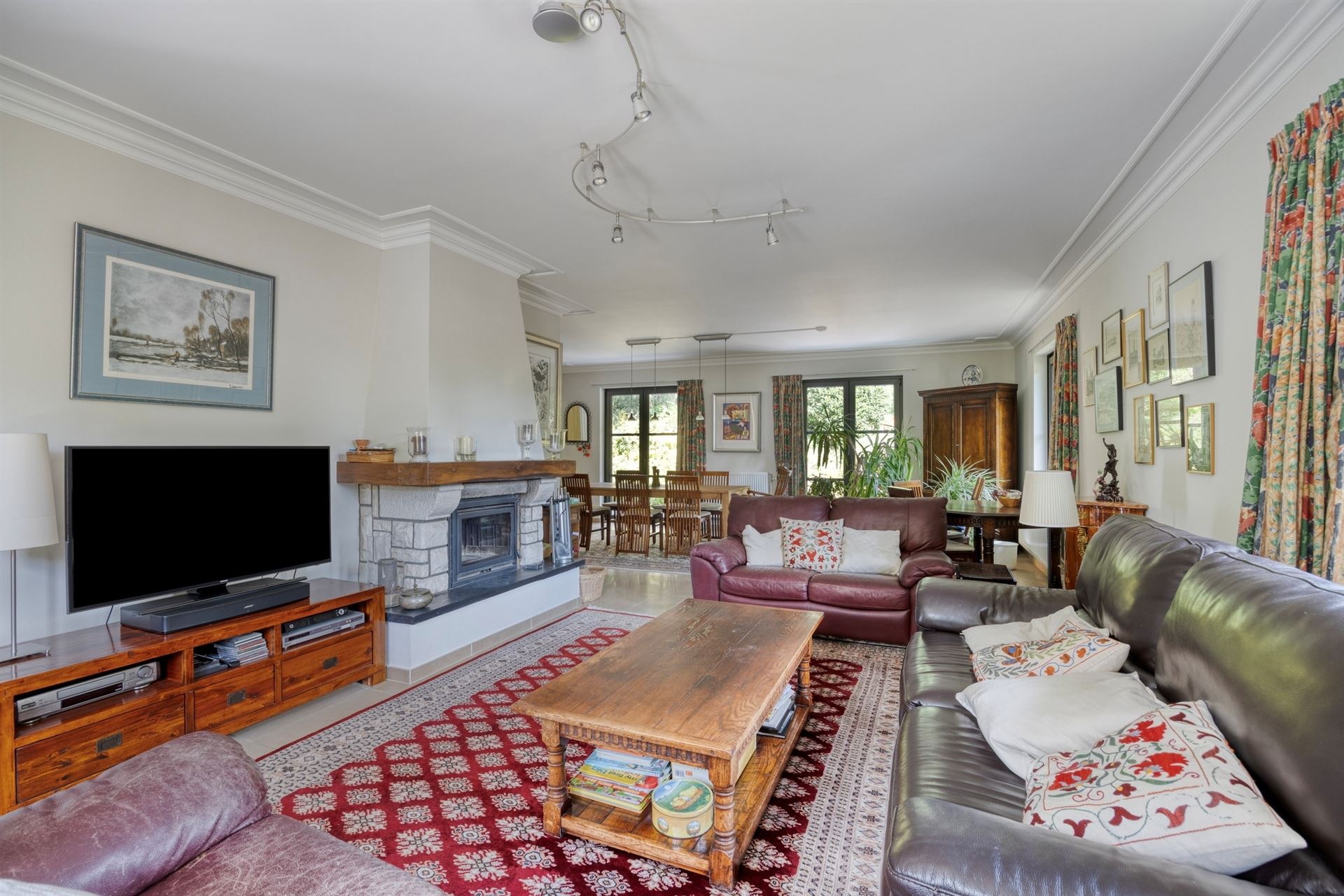 Prachtige charmante villa in rustige wijk foto 6