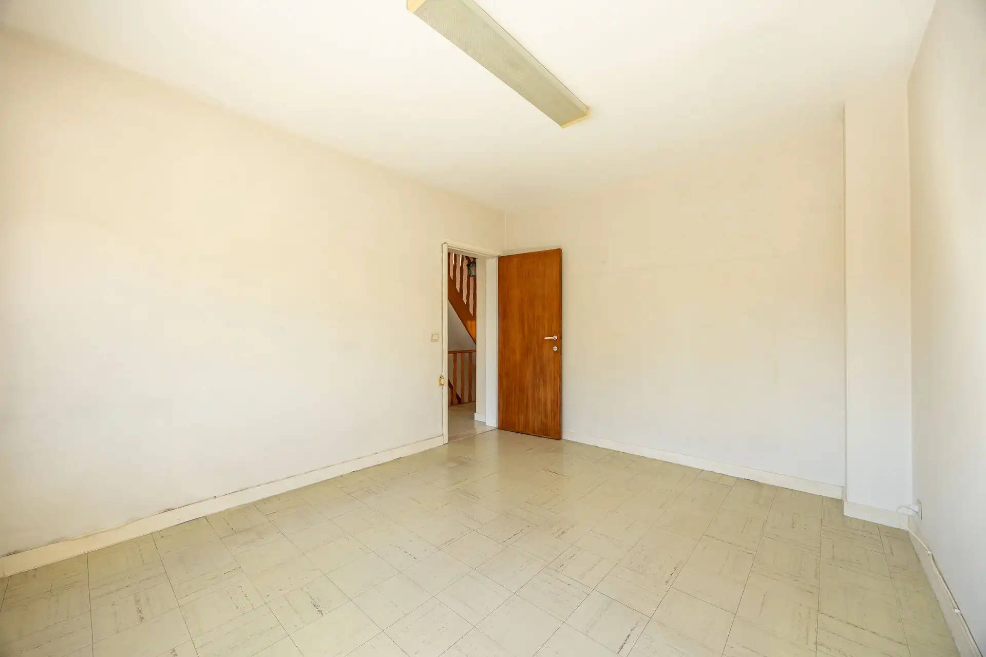 Ruime halfopen bebouwing met 5 slaapkamers, garage en zonnige tuin op toplocatie! foto 18