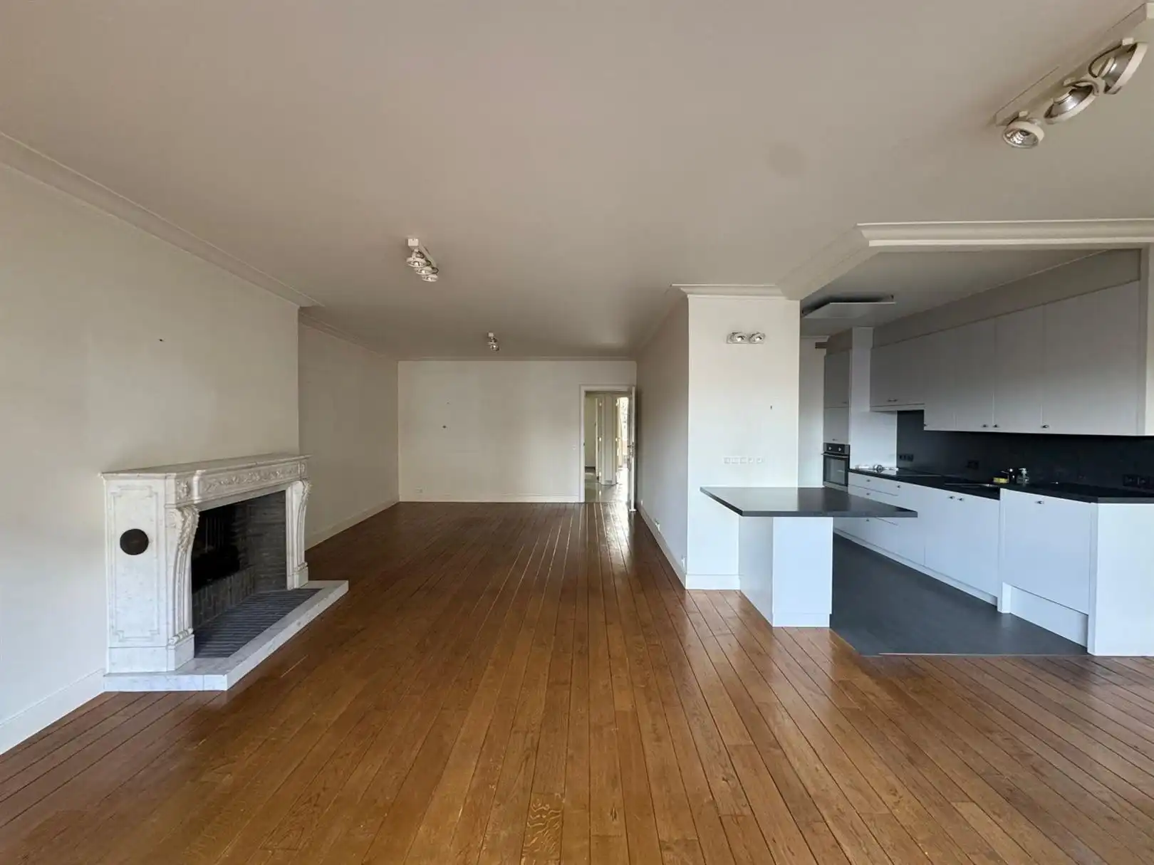 Ruim appartement met uitzicht over de Grote Markt foto 2