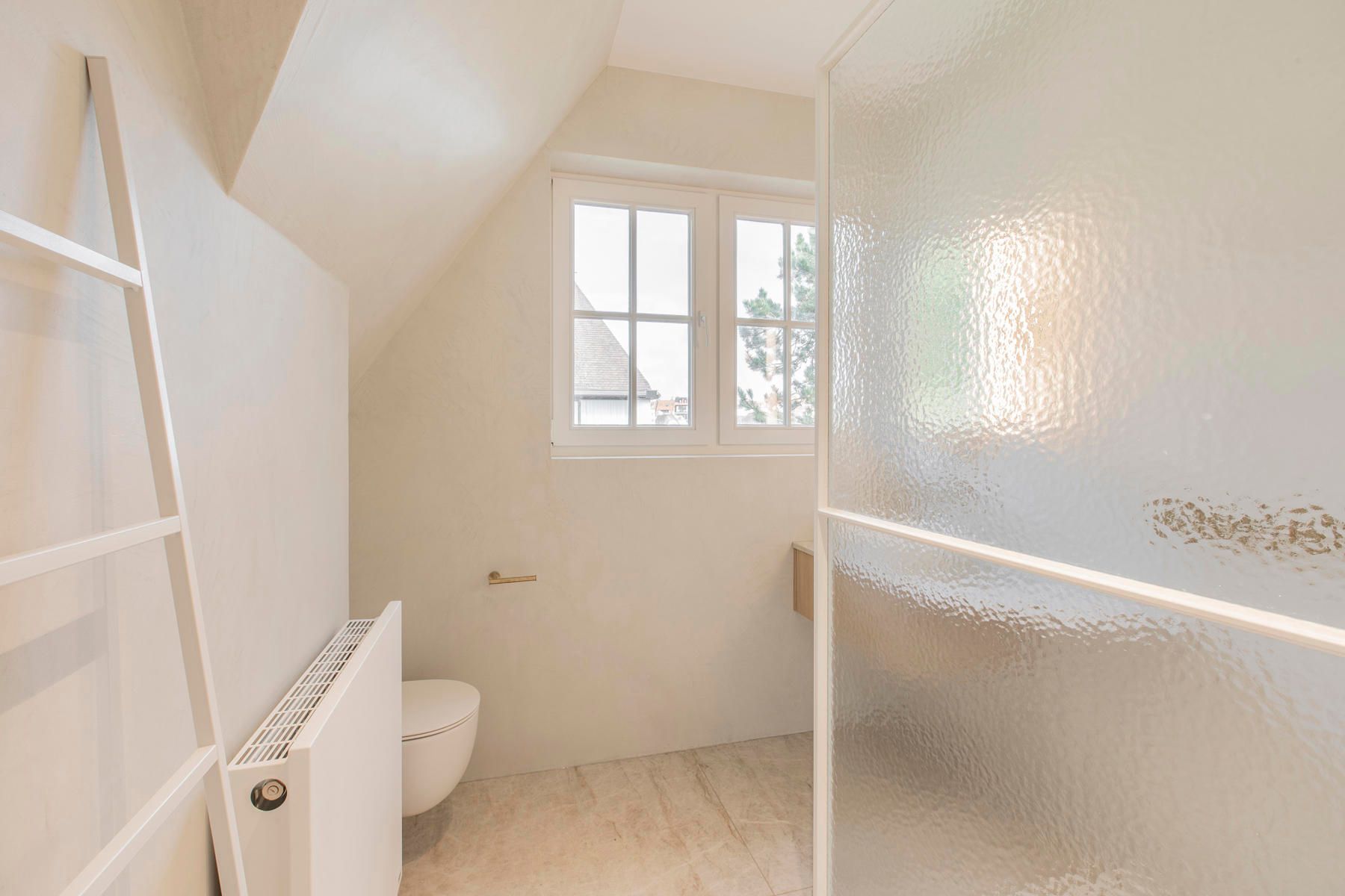 Volledig gerenoveerde penthouse in villa-residentie foto 14