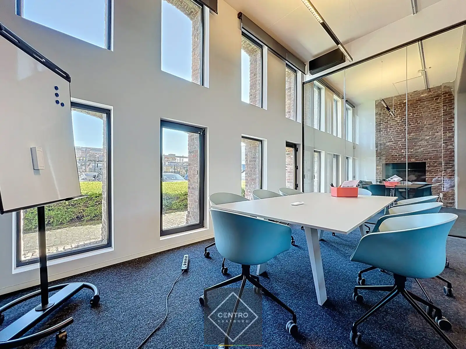 Instapklare, recent GERENOVEERDE, PRAKTIJKRUIMTE op het gelijkvloers (725m²) in het handelscentrum "Pottelberg" te Kortrijk ! foto 10