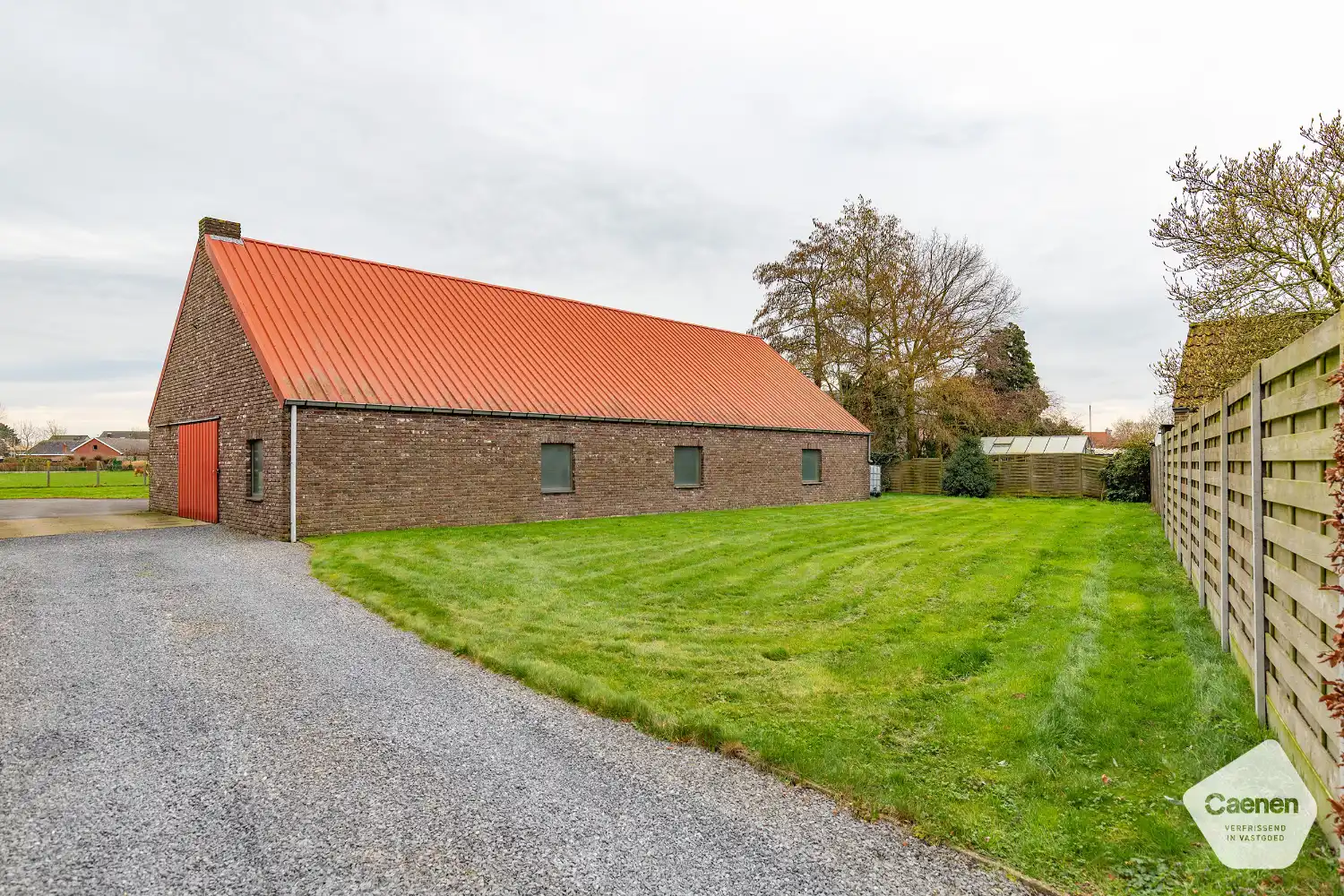 AUTHENTIEKE WONING op 3060&nbsp;m²&nbsp;in landelijke omgeving met 5 slaapkamers en 2 ruime bijgebouwen foto 24