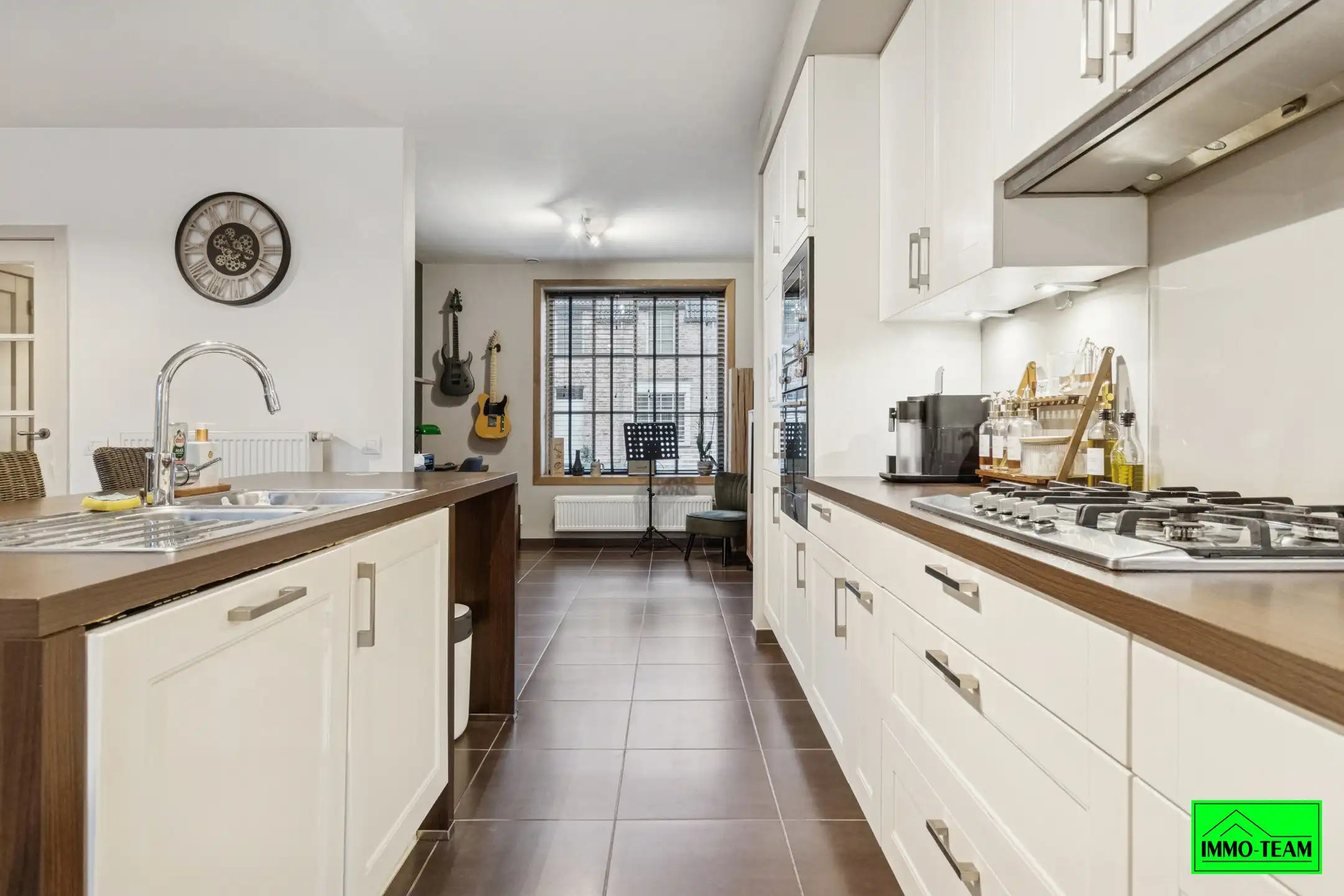 Gezellige  2-gevelwoning met 3 slks, tuin en garage foto 5