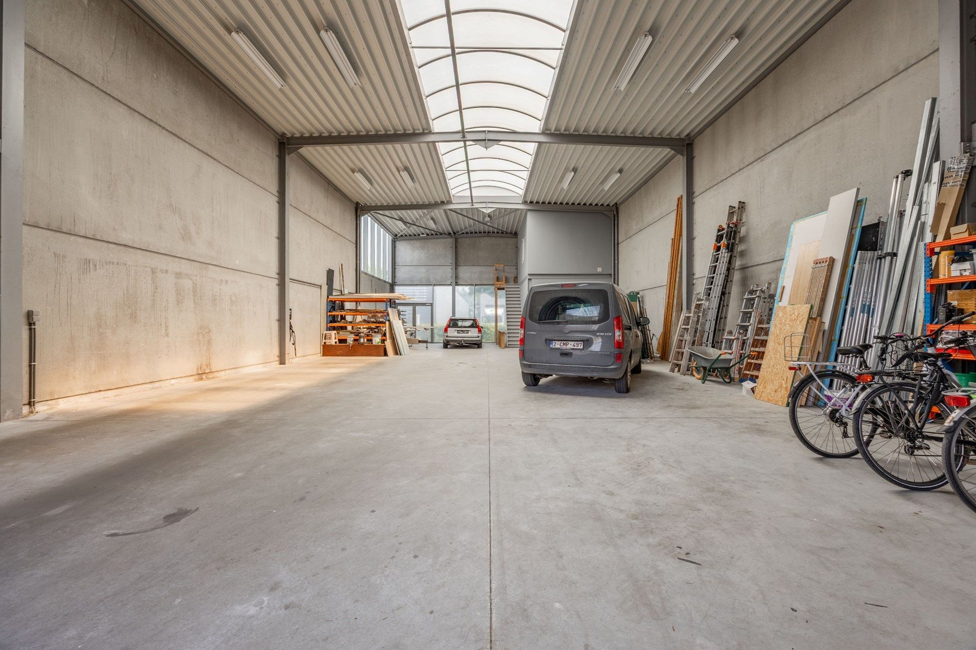 BEDRIJFSGEBOUW MET MODERNE WOONST foto 32