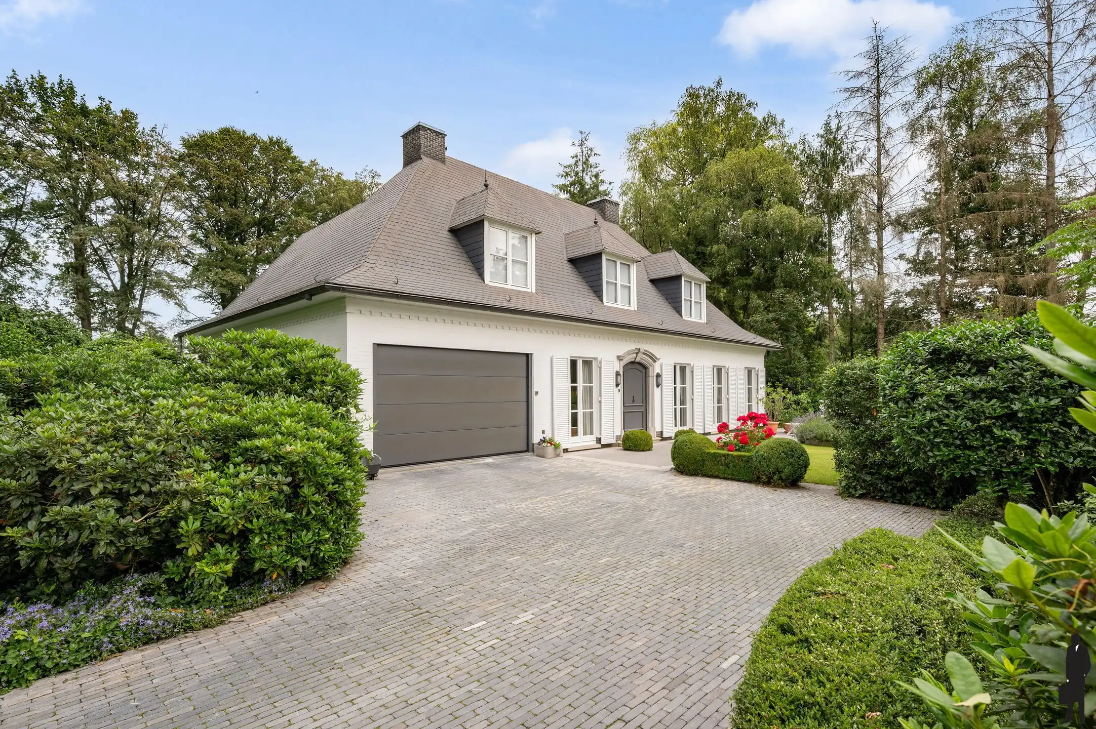 Statige villa op prachtig aangelegd perceel  met 4 slaapkamers en inpandige garage foto 41