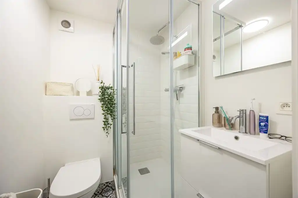 Opbrengsteigendom met 5 gerenoveerde studentenkamers foto 6