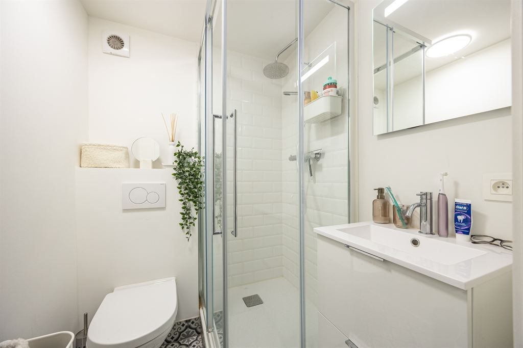 Opbrengsteigendom met 5 gerenoveerde studentenkamers foto 6